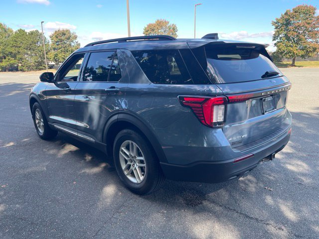 Used 2025 Ford Explorer Active RWD image 3