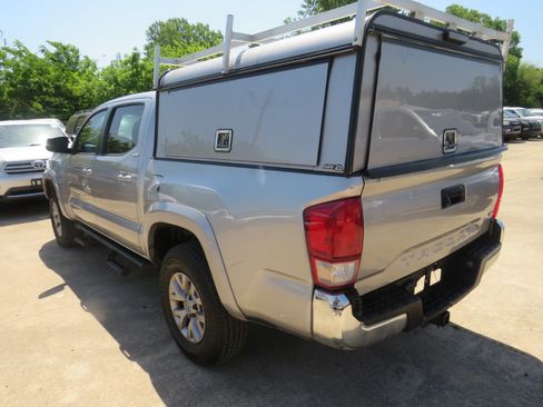 Used 2017 Toyota Tacoma SR5 w/ Tow Package image 7