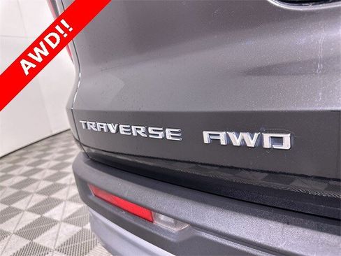 Used 2024 Chevrolet Traverse LT image 32