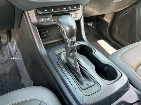Used 2022 Chevrolet Colorado Z71 AWD/4WD image 17