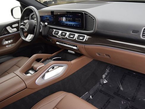 Used 2025 Mercedes-Benz GLS 450 4MATIC image 15