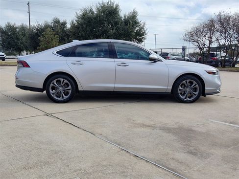 Used 2023 Honda Accord EX image 9