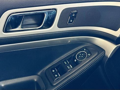 Used 2013 Ford Explorer XLT image 18