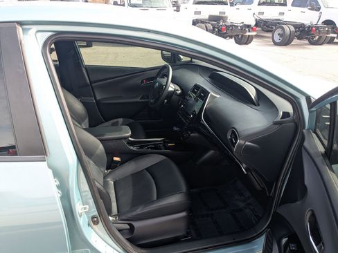 Used 2022 Toyota Prius XLE w/ Advanced Technology Package image 31