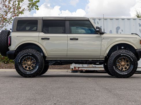 New 2025 Ford Bronco Badlands image 2