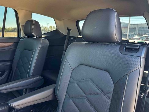 Used 2024 Volkswagen Atlas SE image 19