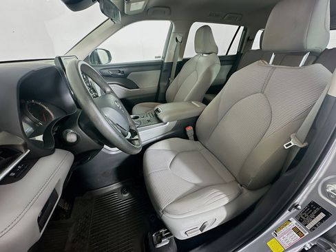 Used 2020 Toyota Highlander L image 13