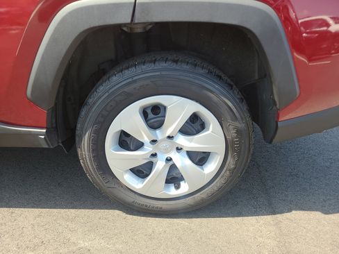 Used 2023 Toyota RAV4 LE AWD/4WD image 10