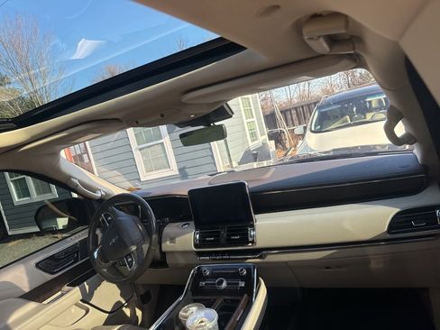 Used 2019 Lincoln Navigator Reserve image 12