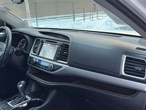 Used 2016 Toyota Highlander XLE image 33