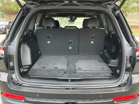 Used 2025 Jeep Grand Cherokee Altitude RWD image 7