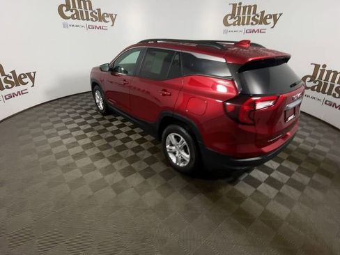 Used 2023 GMC Terrain SLE w/ Driver Convenience Package image 6