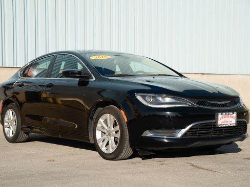 Used 2015 Chrysler 200 Limited w/ Convenience Group image 5