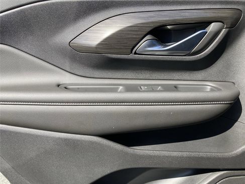 Used 2022 GMC Terrain SLT w/ Infotainment Package II image 27