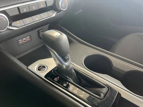 Used 2025 Nissan Altima 2.5 SV FWD image 17