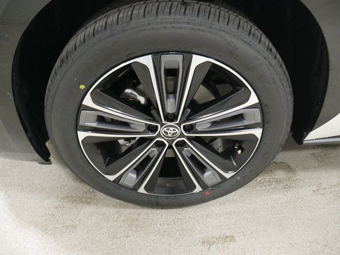 New 2024 Toyota bZ4X Limited image 10