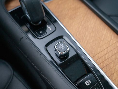 Used 2024 Volvo XC90 T8 Plus w/ Protection Package Premier image 18