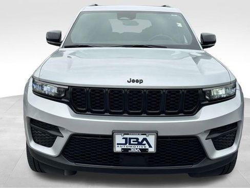 Used 2022 Jeep Grand Cherokee Altitude image 24