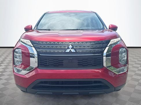 Used 2024 Mitsubishi Outlander ES FWD image 2