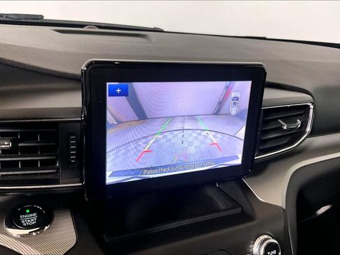 Used 2020 Ford Explorer XLT w/ Equipment Group 202A RWD image 17