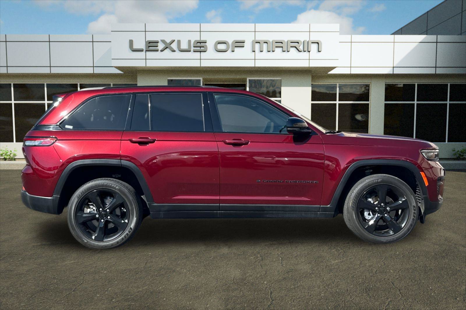 Used 2023 Jeep Grand Cherokee Altitude AWD/4WD image 8