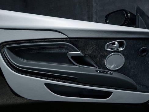 Used 2019 Aston Martin DB11 Volante image 24