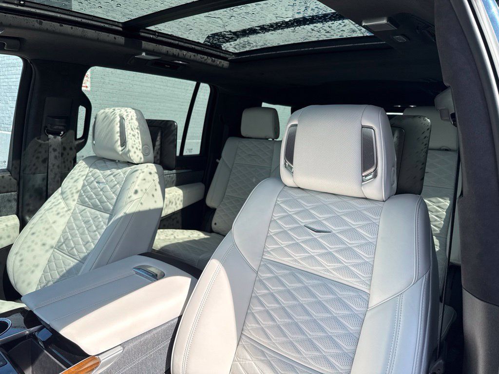 Used 2026 Cadillac Escalade ESV Platinum Sport w/ LPO, ONYX Package AWD/4WD image 13