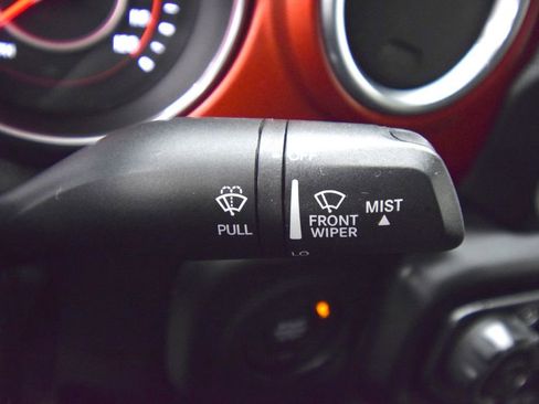 Used 2018 Jeep Wrangler Unlimited Rubicon AWD/4WD image 39