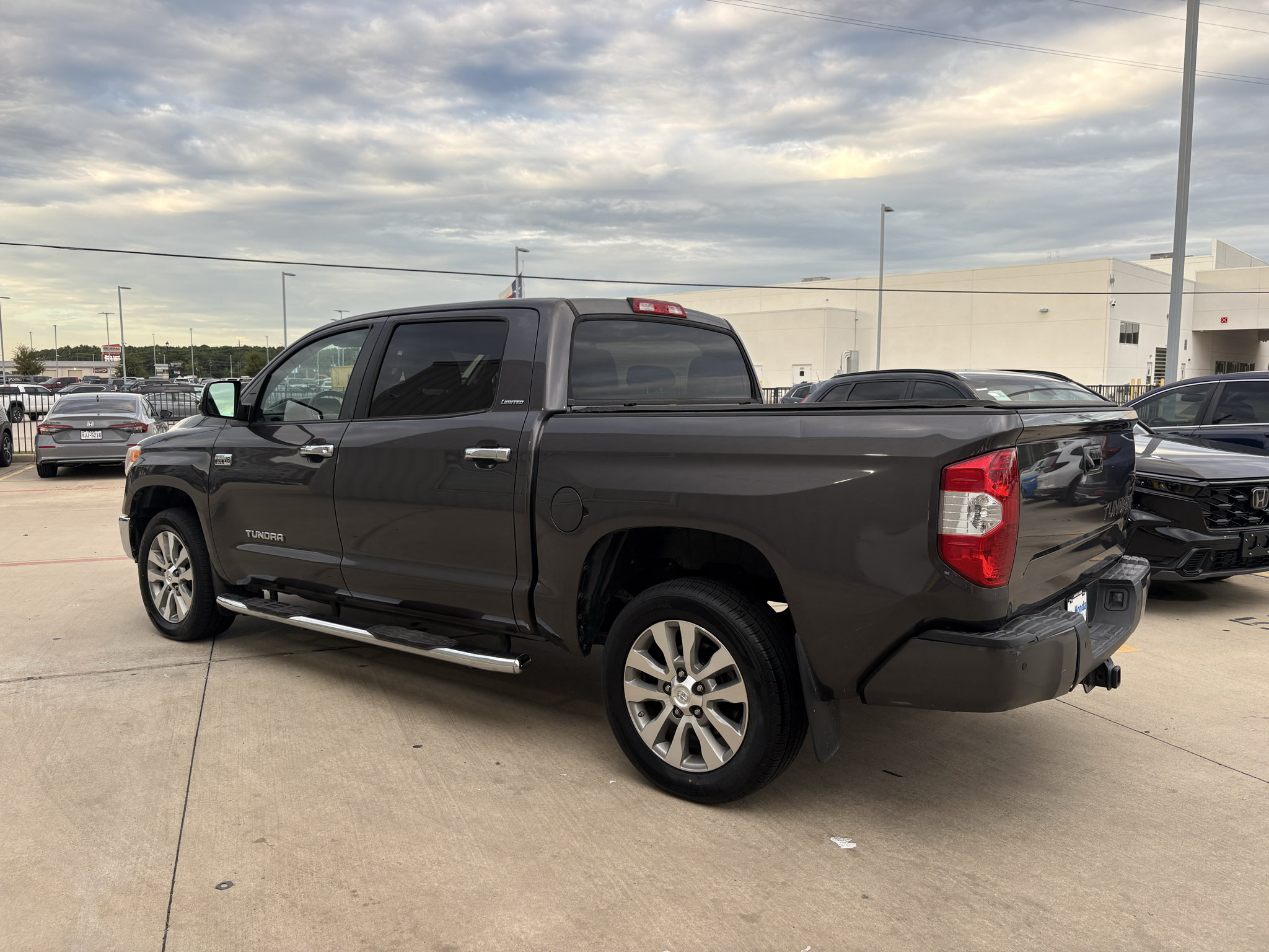 Used 2017 Toyota Tundra Limited w/ Limited Premium Package RWD image 6