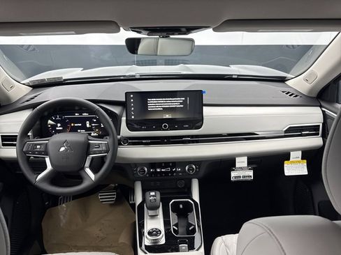 New 2025 Mitsubishi Outlander SEL image 32