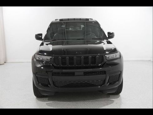 Used 2024 Jeep Grand Cherokee L Altitude AWD/4WD image 2