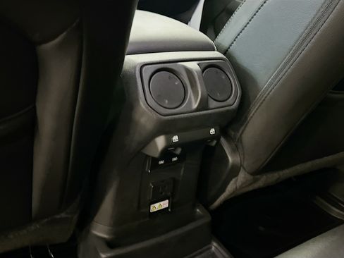 Used 2022 Jeep Wrangler Unlimited Sahara AWD/4WD image 28