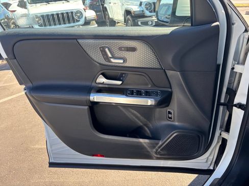 Used 2025 Mercedes-Benz GLB 250 image 18