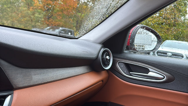 Used 2019 Alfa Romeo Giulia Ti AWD/4WD image 18