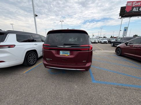 Used 2022 Chrysler Pacifica Touring-L AWD/4WD image 5