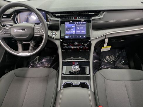 Used 2024 Jeep Grand Cherokee Limited w/ Luxury Tech Group II image 23