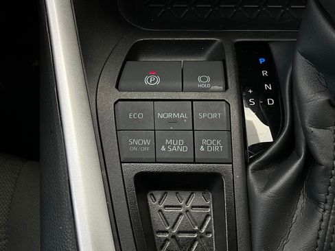 Used 2025 Toyota RAV4 XLE image 25