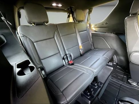 Used 2022 Chevrolet Tahoe Z71 w/ Luxury Package AWD/4WD image 28