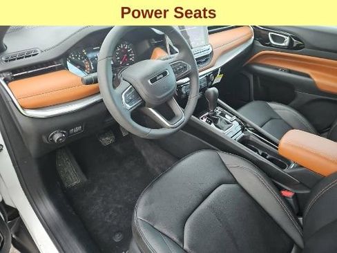 Used 2024 Jeep Compass Limited image 11