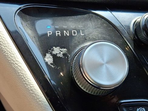 Used 2022 Chrysler Pacifica Touring-L FWD image 15