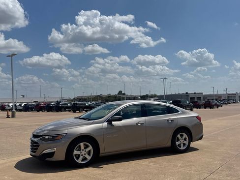 Used 2025 Chevrolet Malibu LS FWD image 11