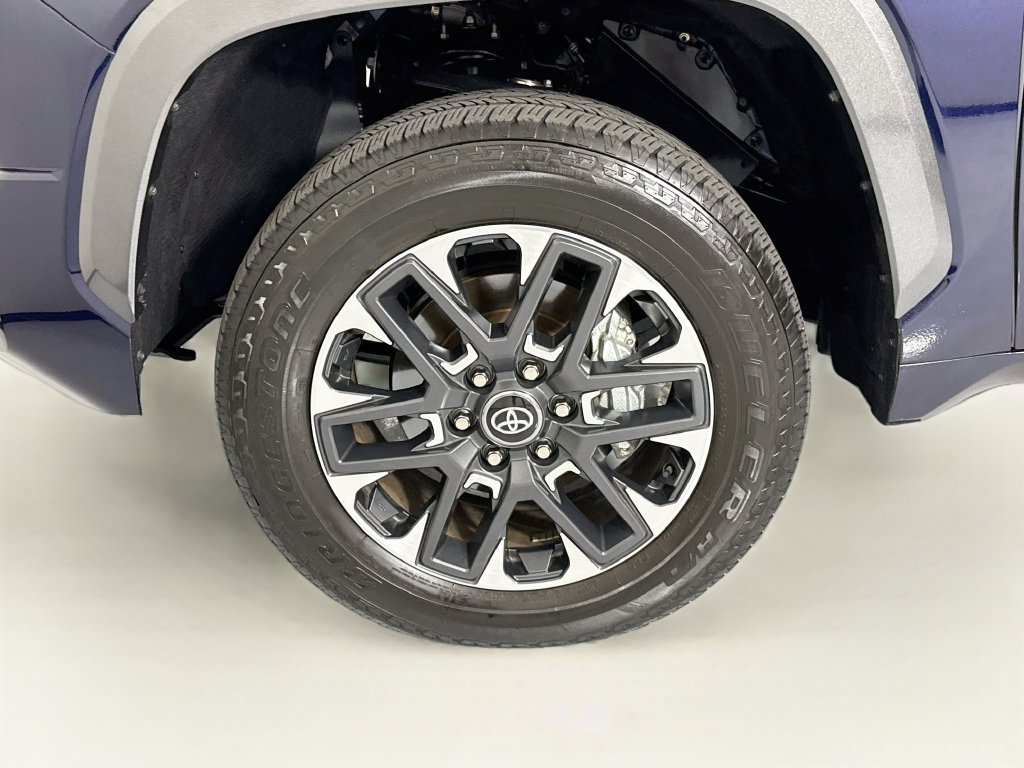 Used 2025 Toyota Tundra Limited AWD/4WD image 30
