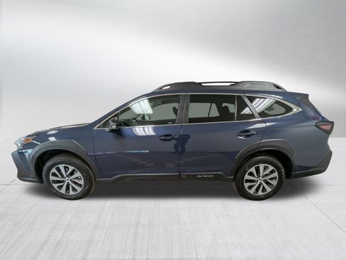 Used 2025 Subaru Outback Premium image 2