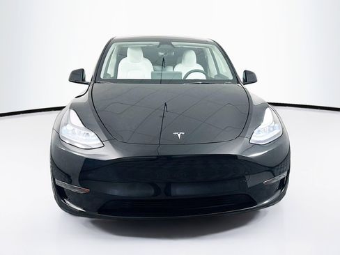 Used 2024 Tesla Model Y Long Range RWD image 2