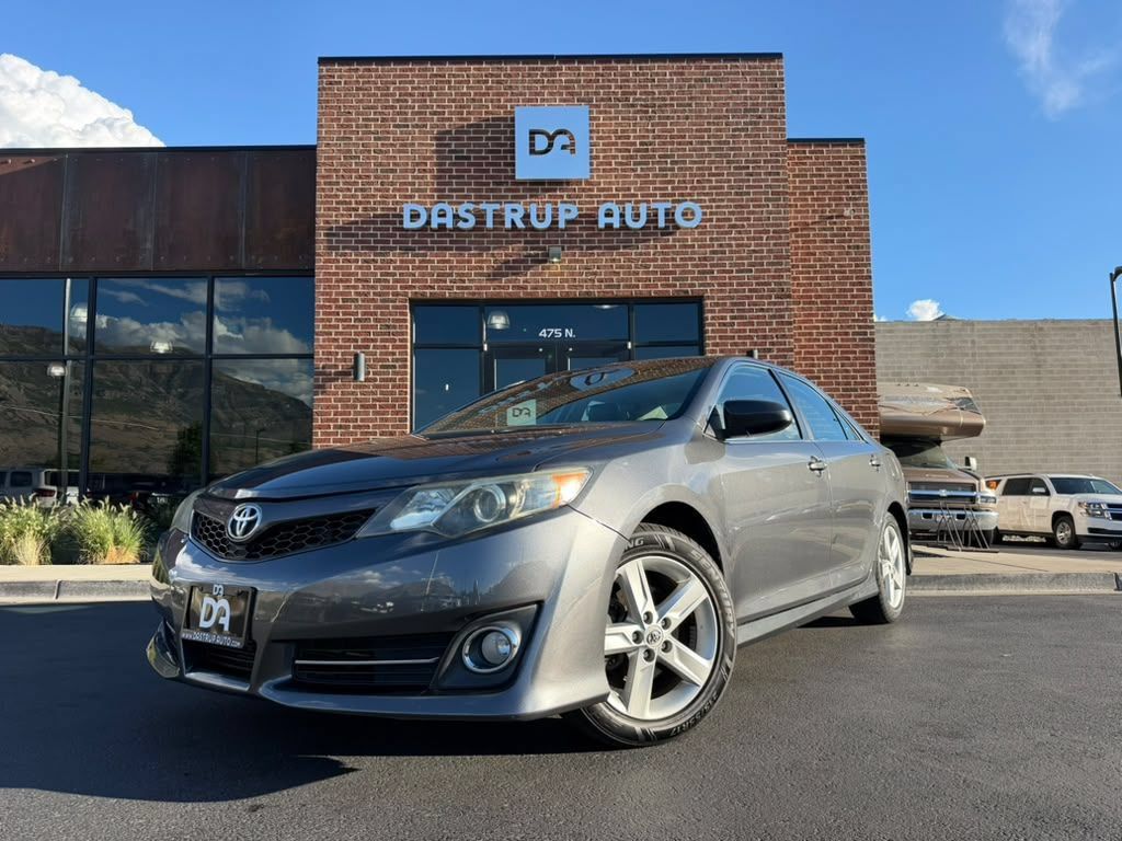 Used 2012 Toyota Camry SE FWD image 1