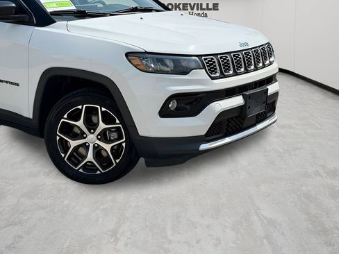 Used 2024 Jeep Compass Limited AWD/4WD image 3