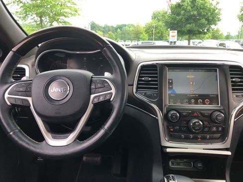 Used 2014 Jeep Grand Cherokee Overland w/ Advanced Technology Group AWD/4WD image 34