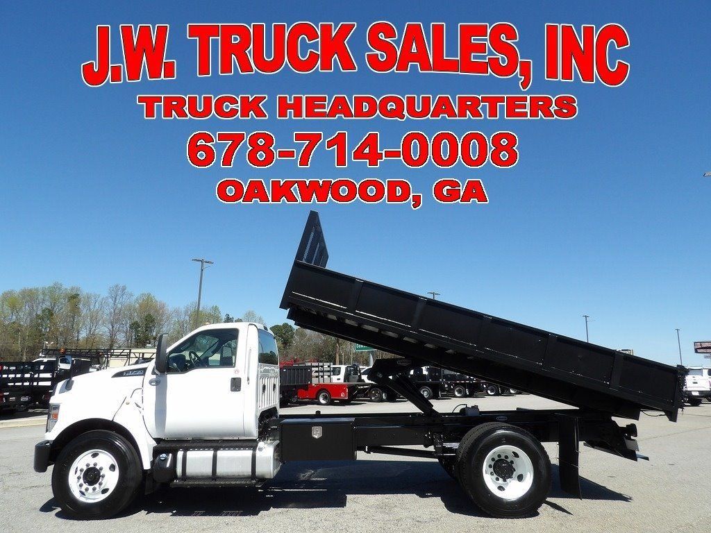 Used 2022 Ford F750 2WD Regular Cab Super Duty image 2