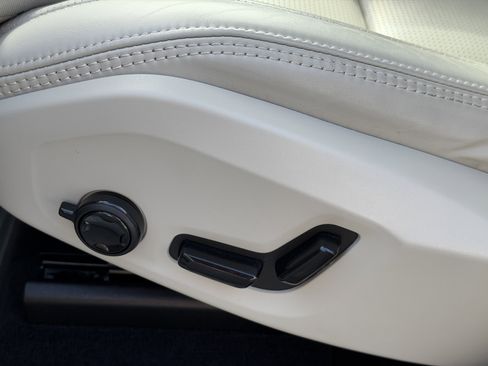 Certified 2023 Volvo XC60 T8 Ultimate image 21