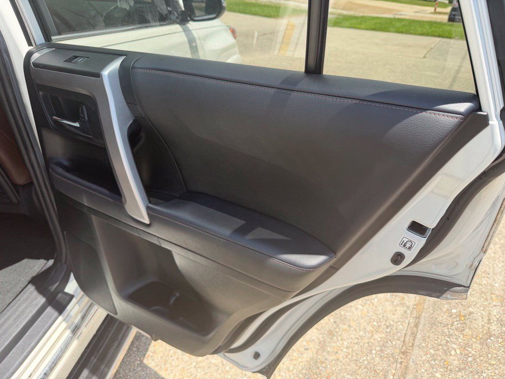 Used 2022 Toyota 4Runner Limited AWD/4WD image 18